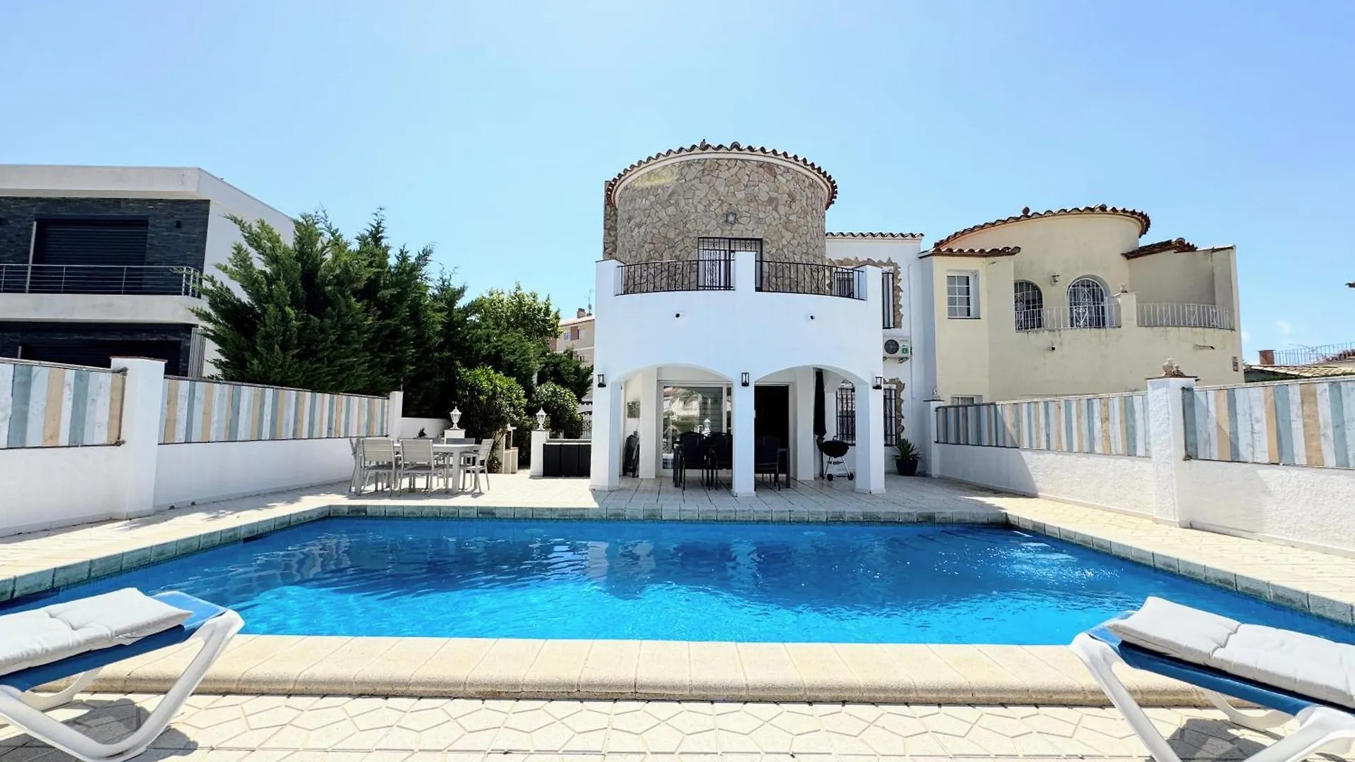 150-Empurialola- Preciosa Casa Con Piscina Y Amarre En Empuriabrava Villa