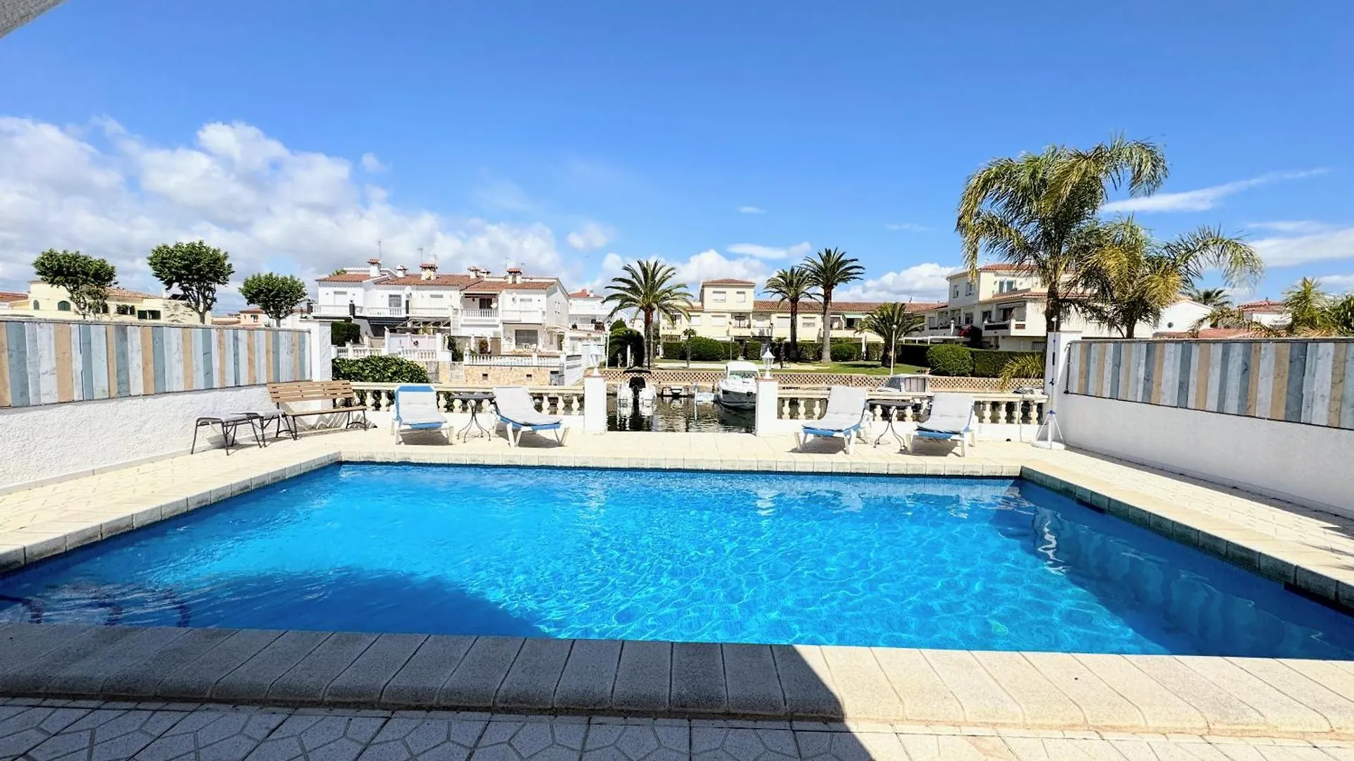 150-Empurialola- Preciosa Casa Con Piscina Y Amarre En Empuriabrava Villa