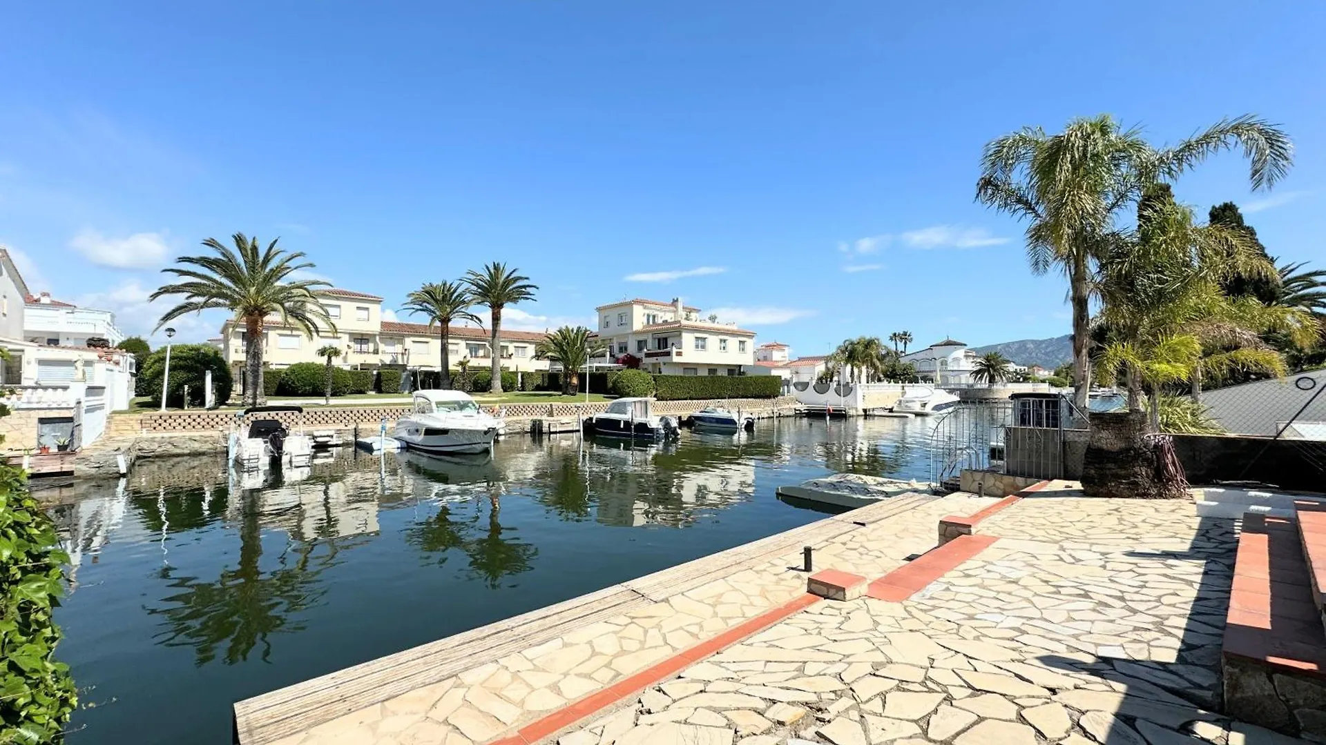 150-Empurialola- Preciosa Casa Con Piscina Y Amarre En Empuriabrava Villa