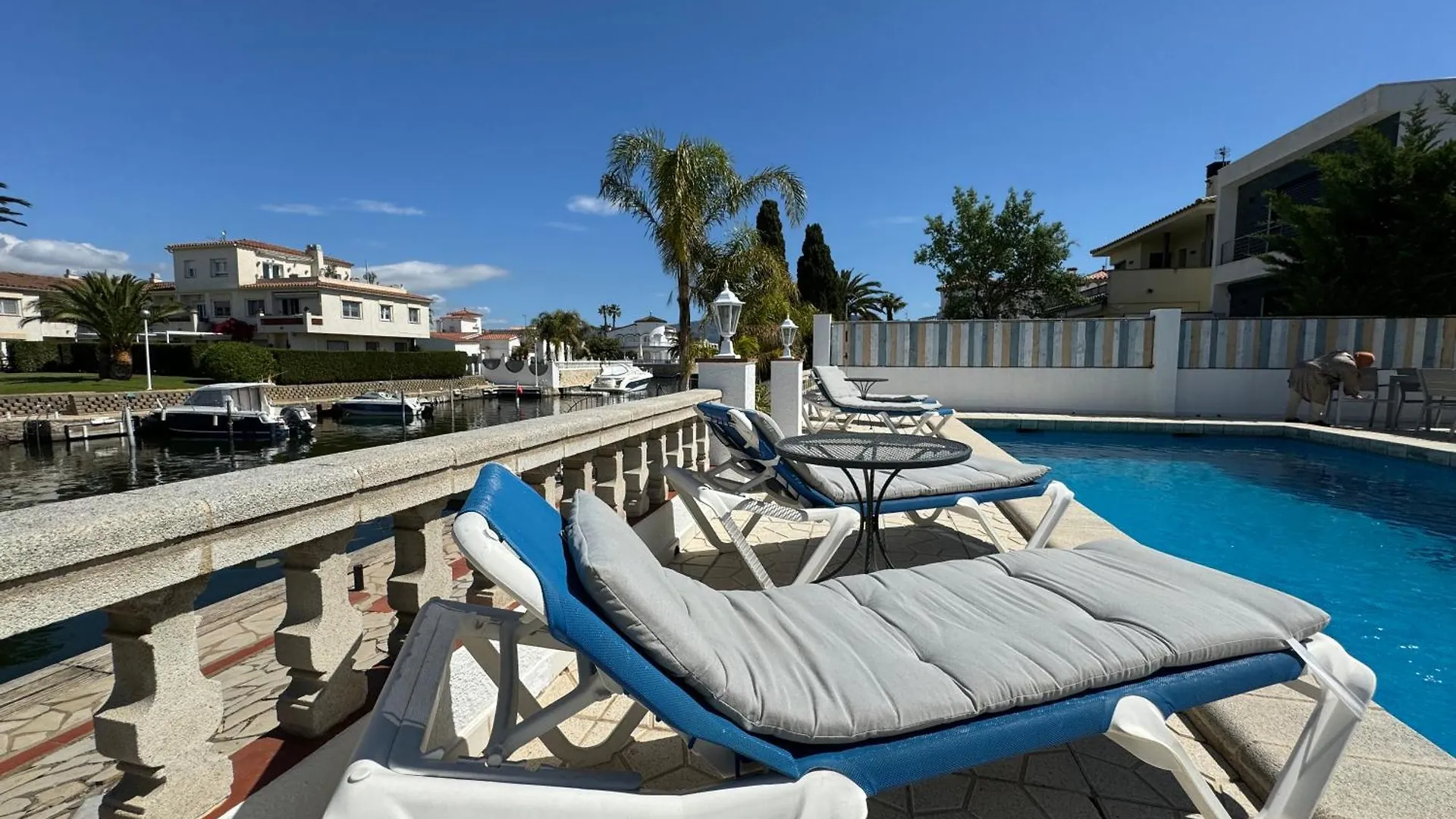 150-Empurialola- Preciosa Casa Con Piscina Y Amarre En Empuriabrava Villa