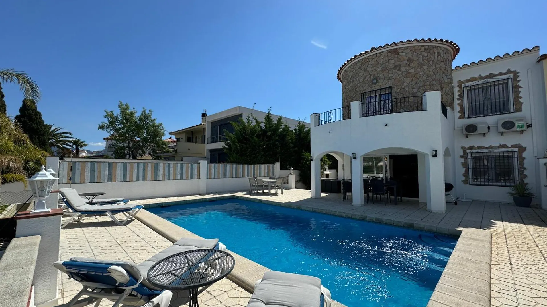 150-Empurialola- Preciosa Casa Con Piscina Y Amarre En Empuriabrava Villa