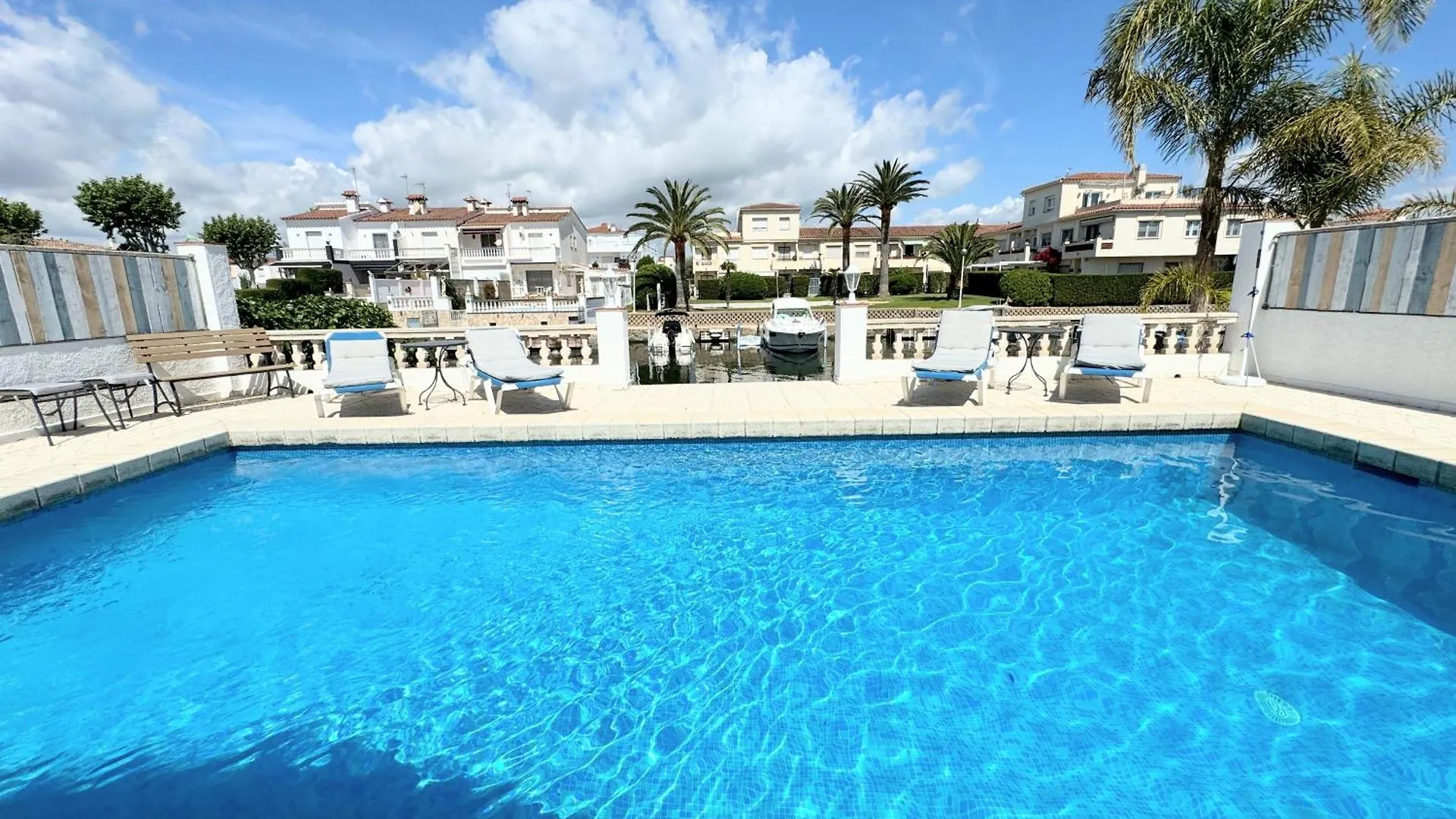 150-Empurialola- Preciosa Casa Con Piscina Y Amarre En Empuriabrava Villa