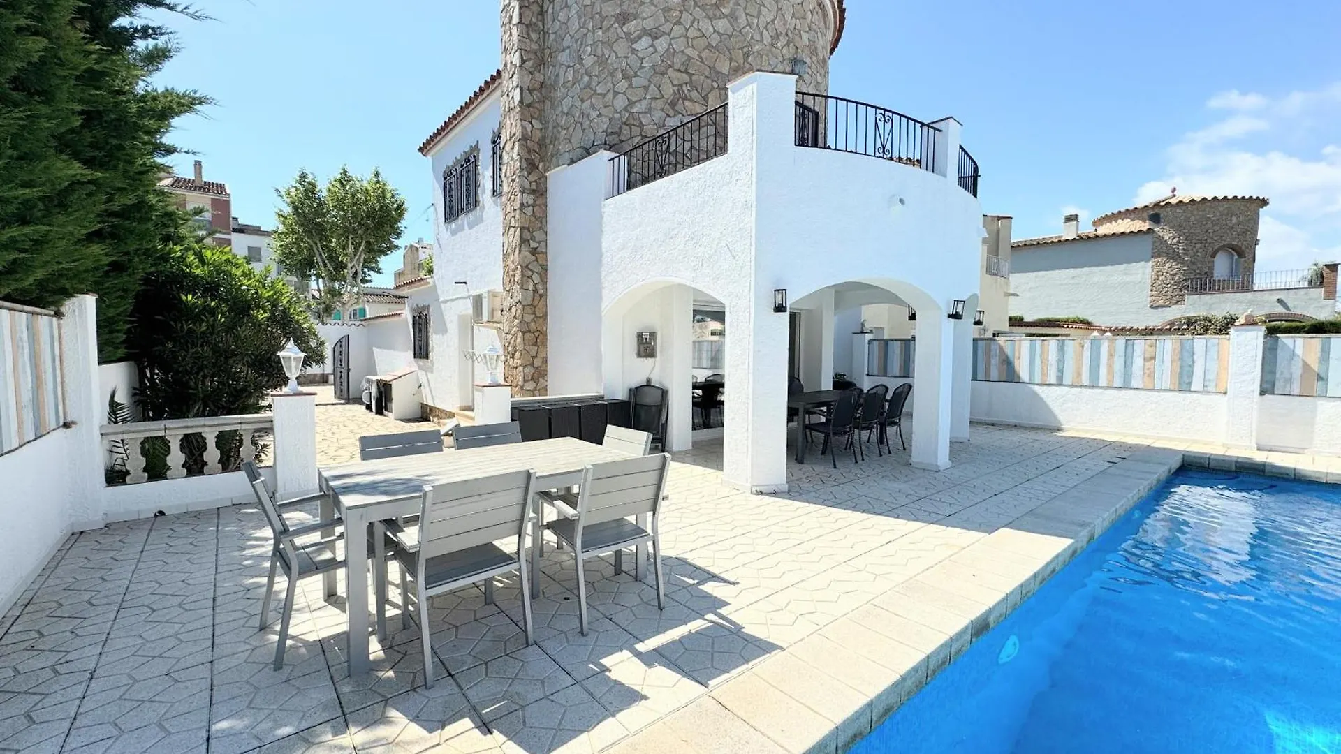 150-Empurialola- Preciosa Casa Con Piscina Y Amarre En Empuriabrava Villa 0*,  Spain