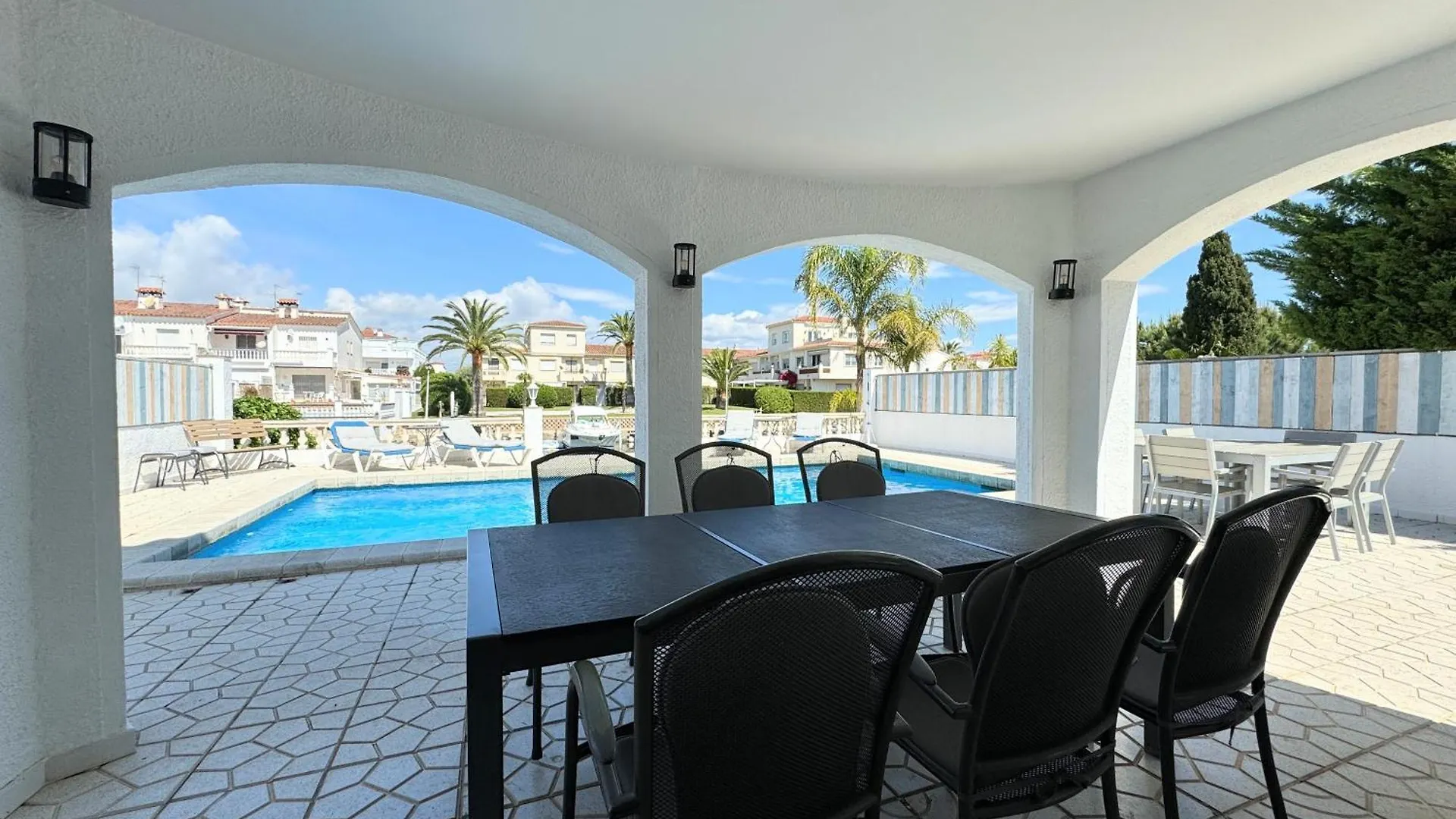 150-Empurialola- Preciosa Casa Con Piscina Y Amarre En Empuriabrava Villa
