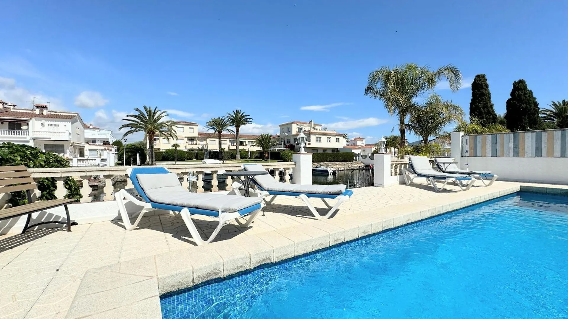 150-Empurialola- Preciosa Casa Con Piscina Y Amarre En Empuriabrava Villa