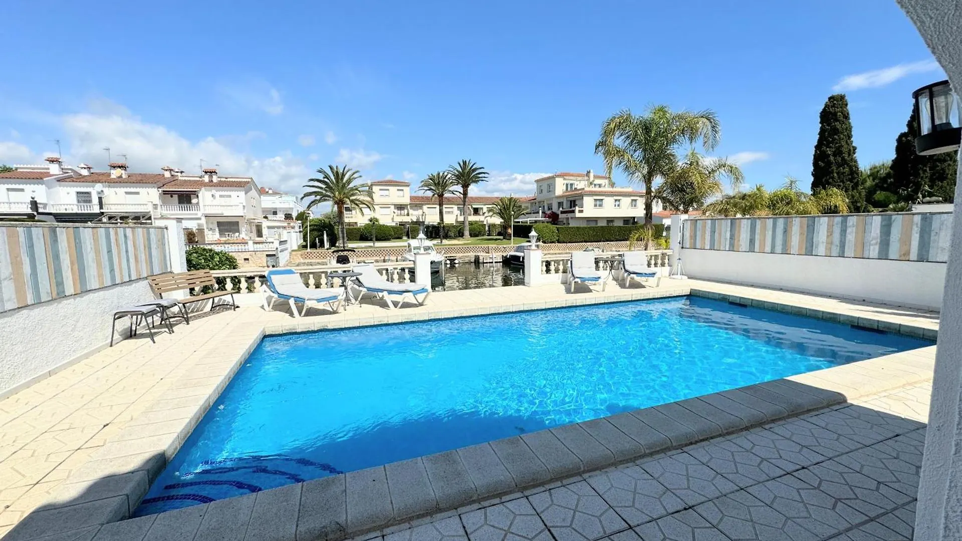 150-Empurialola- Preciosa Casa Con Piscina Y Amarre En Empuriabrava Villa 0*,