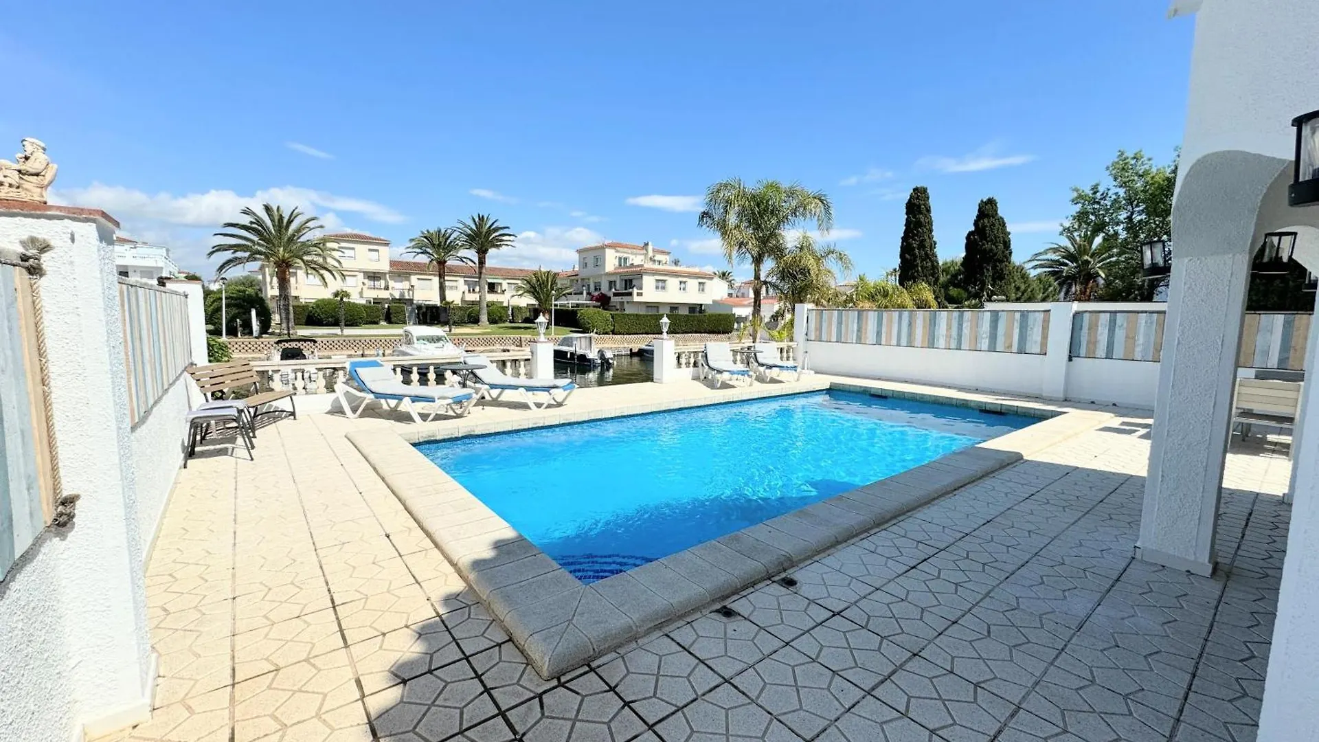 150-Empurialola- Preciosa Casa Con Piscina Y Amarre En Empuriabrava Villa
