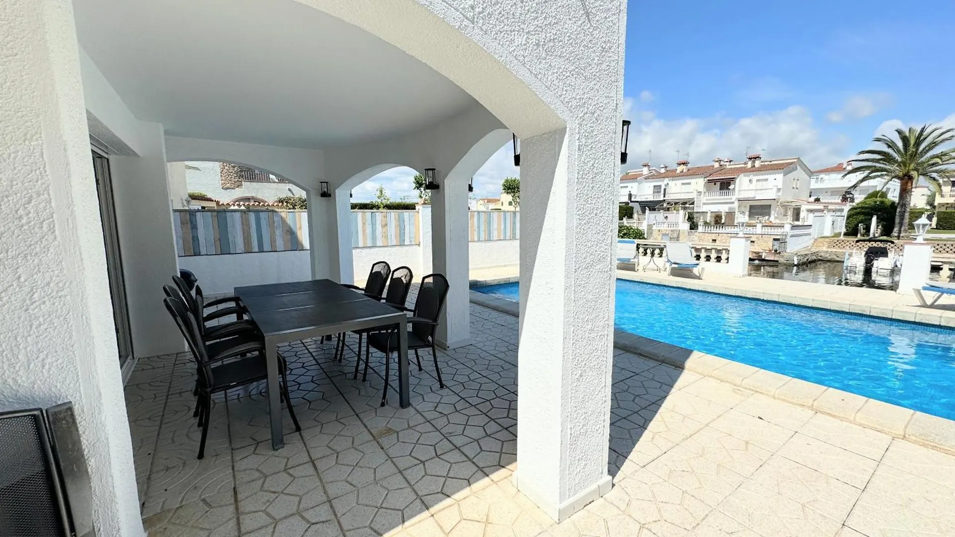150-Empurialola- Preciosa Casa Con Piscina Y Amarre En Empuriabrava Villa