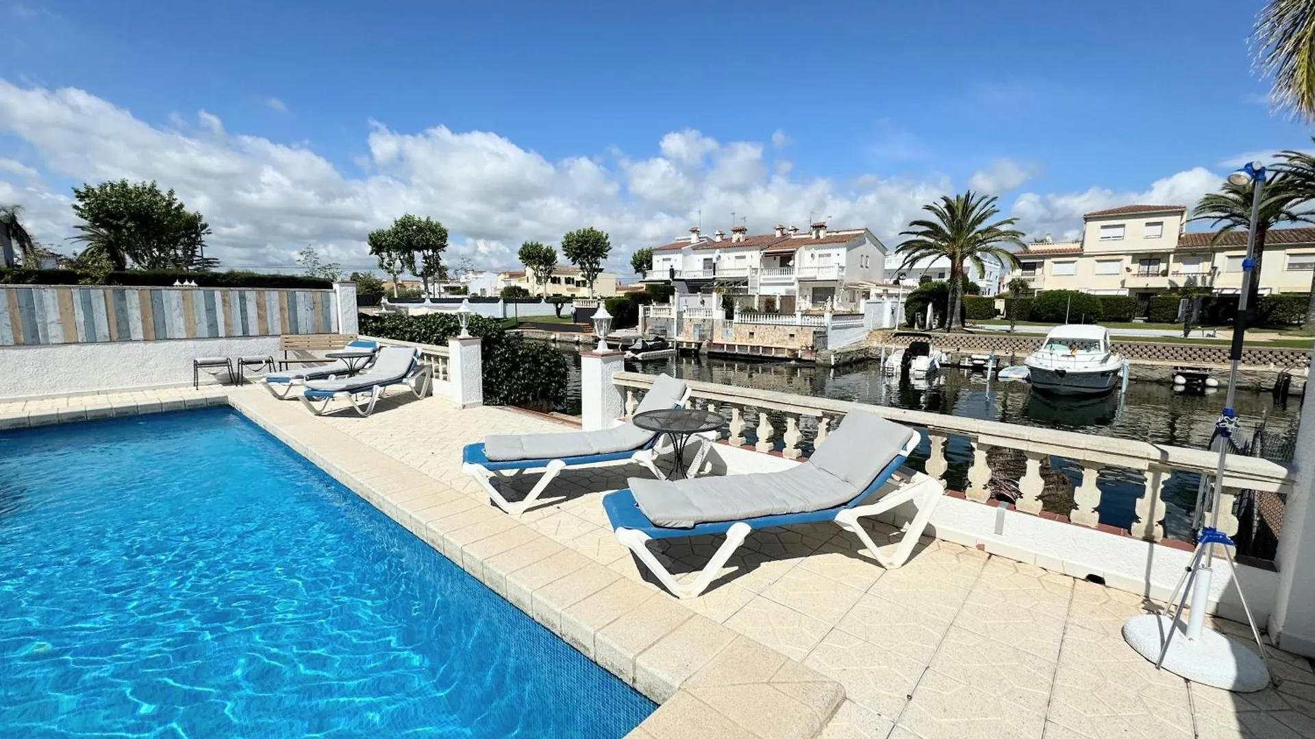 150-Empurialola- Preciosa Casa Con Piscina Y Amarre En Empuriabrava Villa Spain