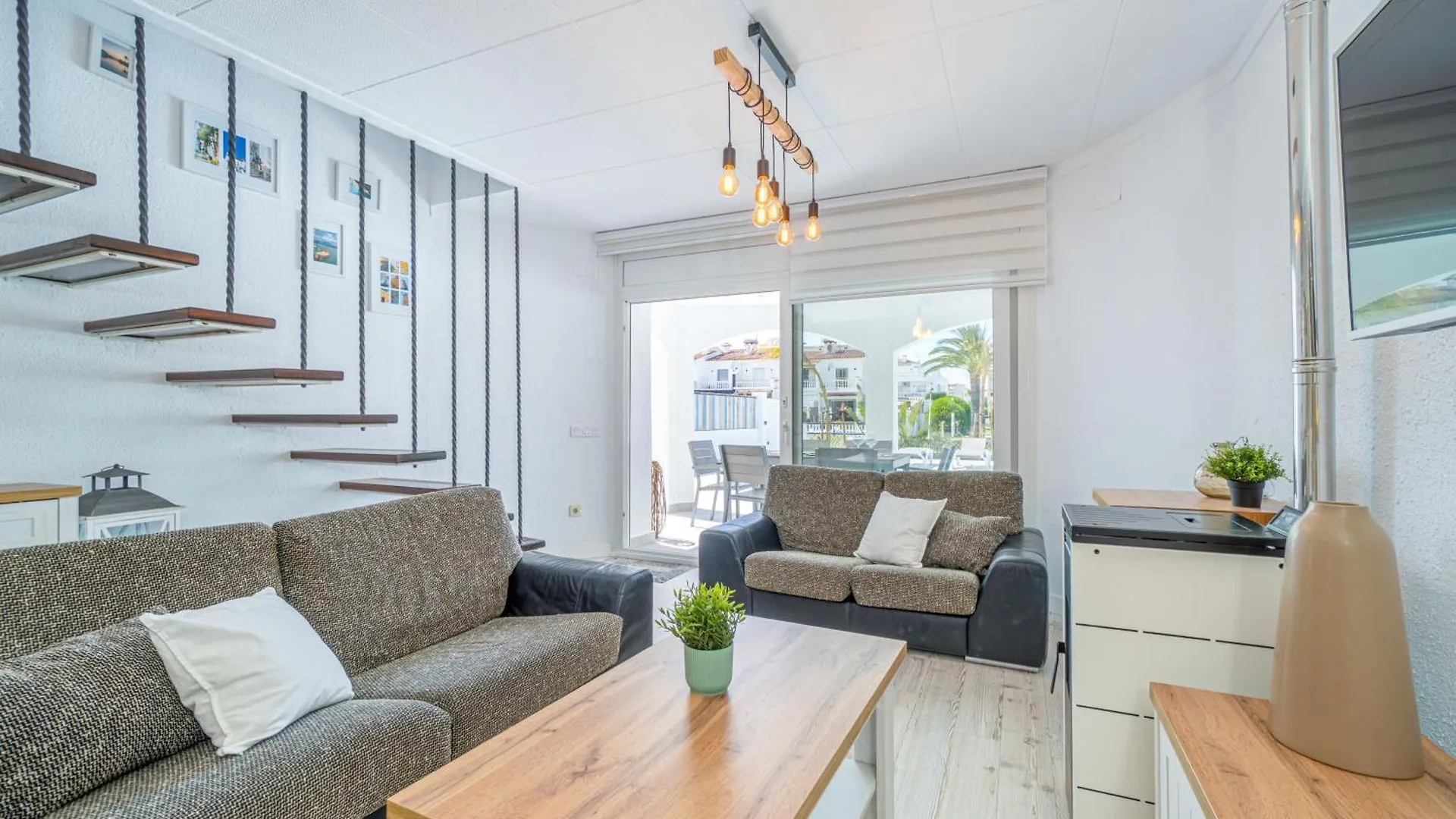 Вилла 150-Empurialola- Preciosa Casa Con Piscina Y Amarre En Эмпуриабрава Испания