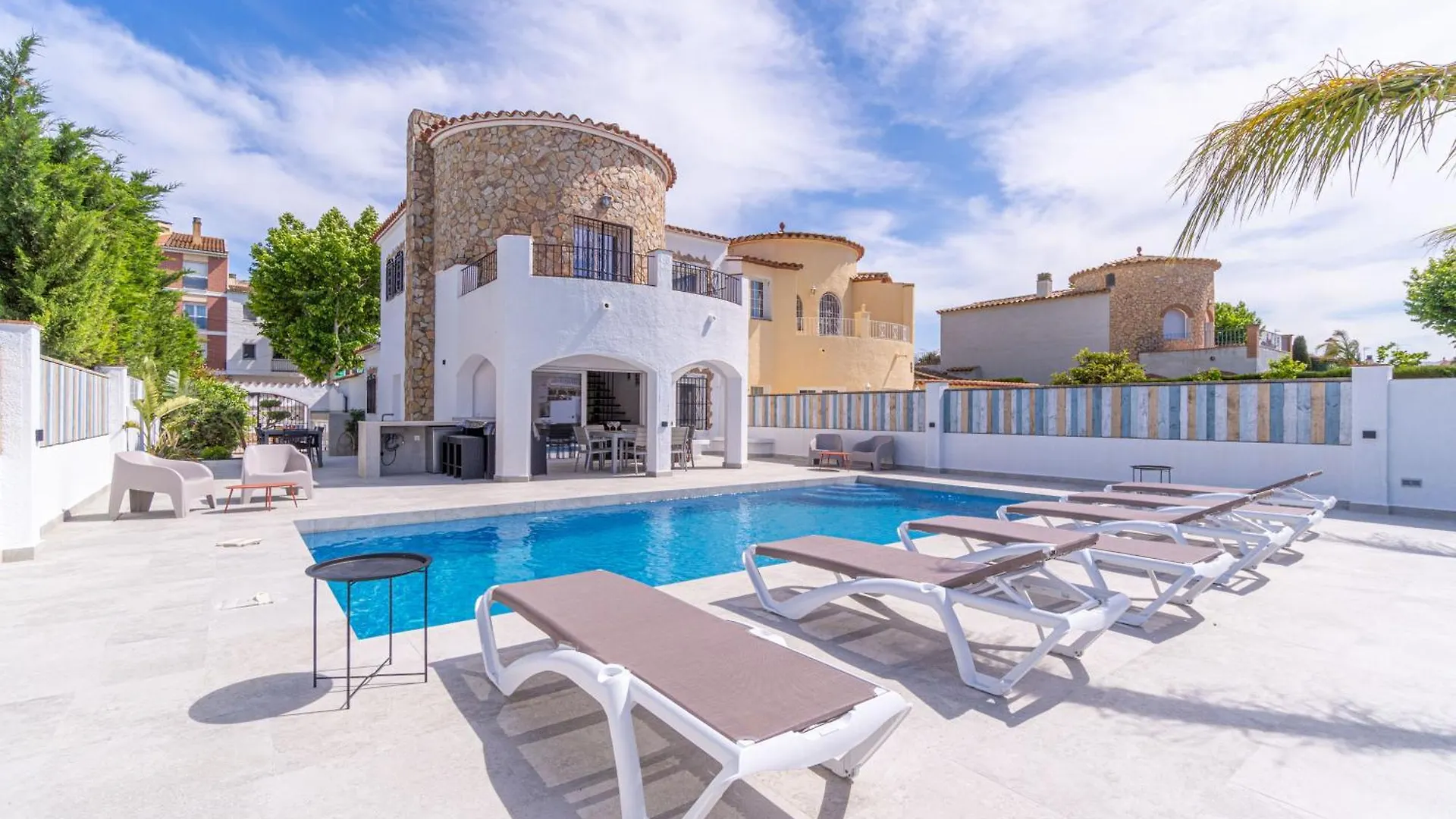 Вилла 150-Empurialola- Preciosa Casa Con Piscina Y Amarre En Эмпуриабрава Испания