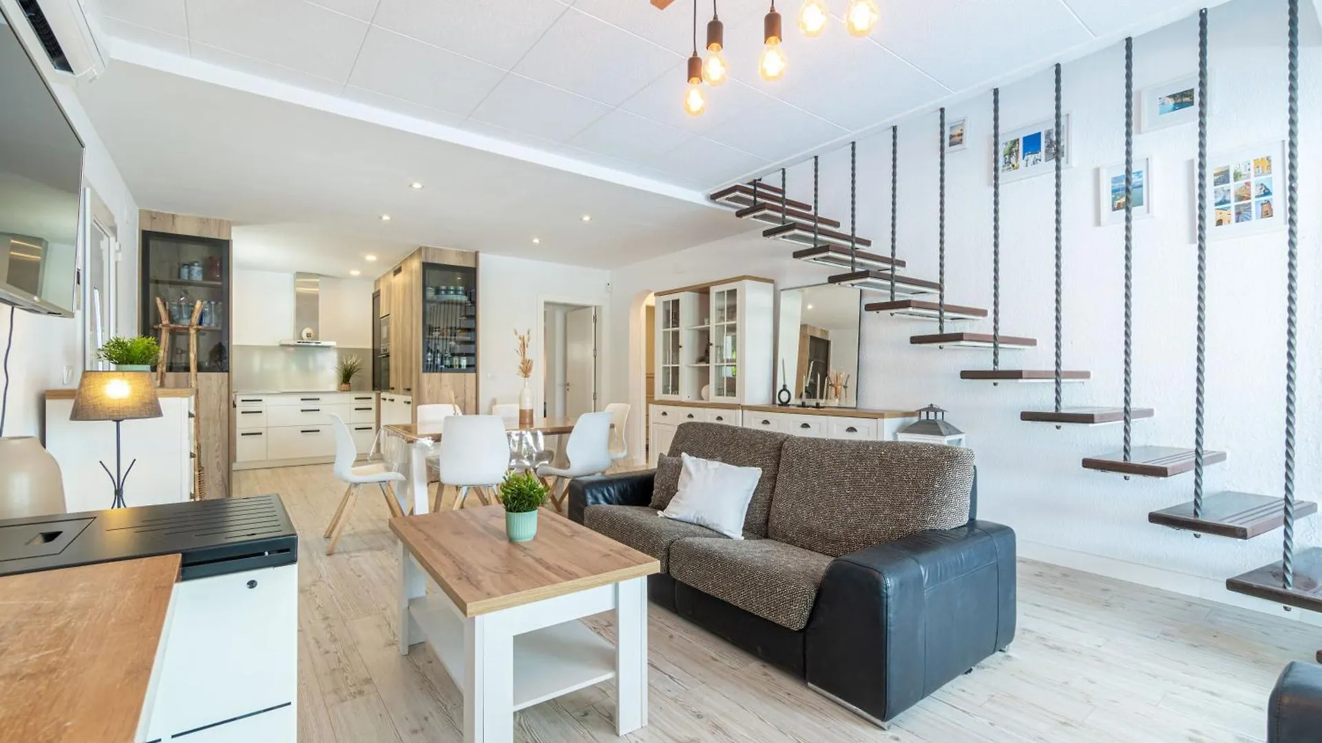 Вилла 150-Empurialola- Preciosa Casa Con Piscina Y Amarre En Эмпуриабрава Испания