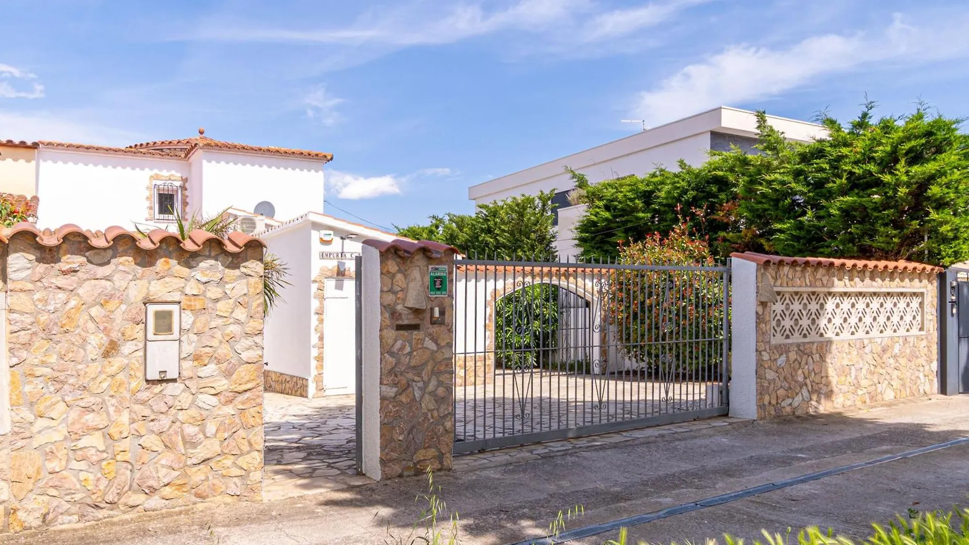 Вилла 150-Empurialola- Preciosa Casa Con Piscina Y Amarre En Эмпуриабрава Испания
